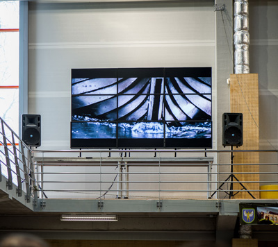 Ściana wizyjna, głośniki